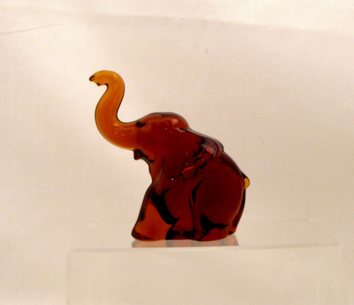 Heisey #3 Small Elephant, Amber, 1944-1955