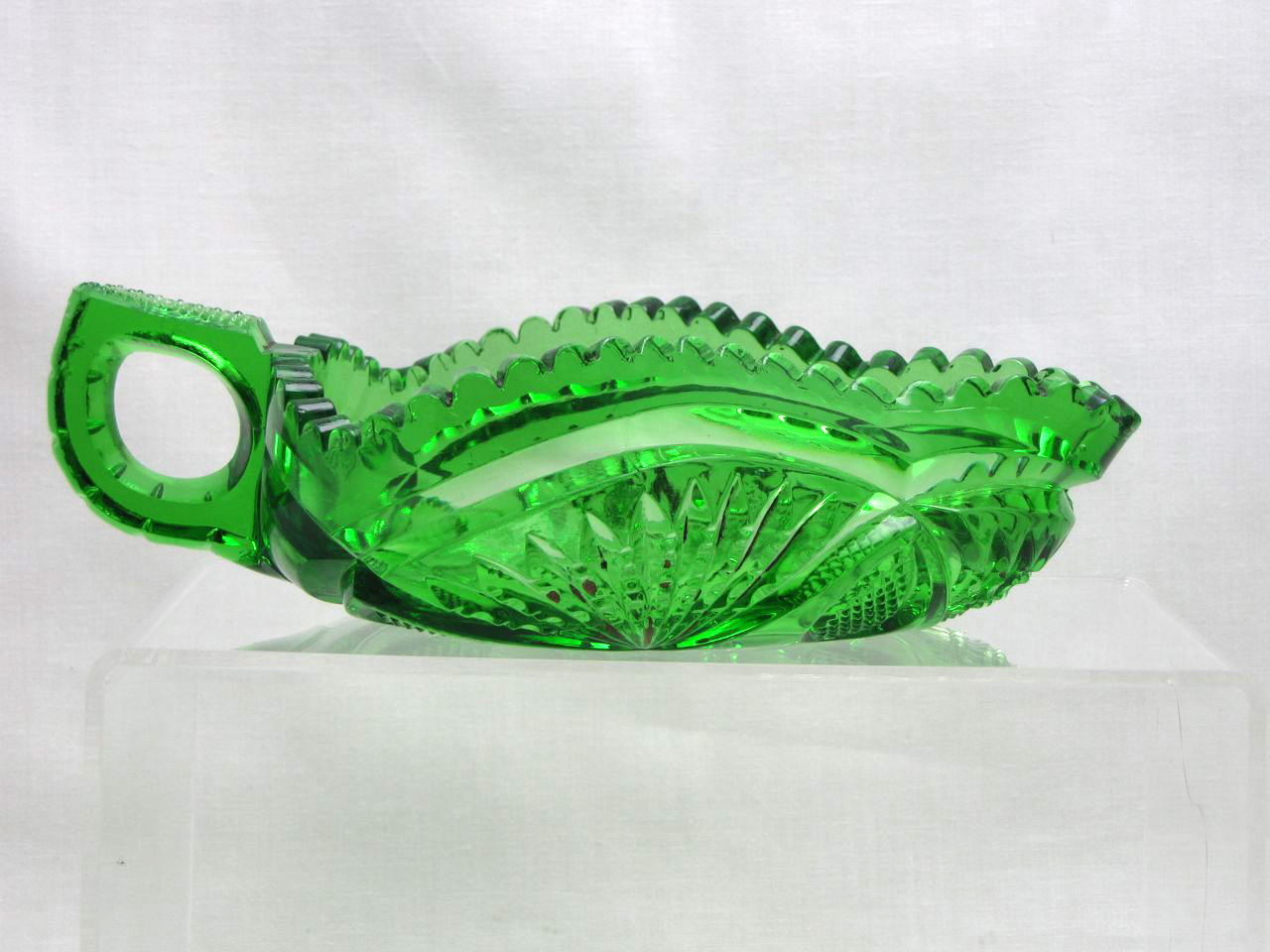 Heisey #1255 Pineapple and Fan, Handled Jelly, Emerald, 1898-1902