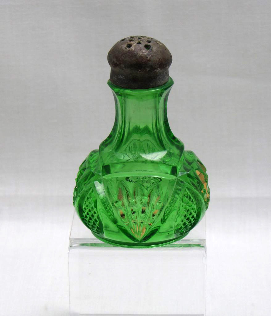 Heisey #1255 Pineapple and Fan, Salt Shaker, Emerald, 1898-1902