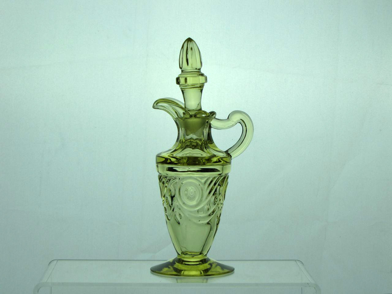 Heisey #1405 Ipswich, Cruet, Footed with #86 Stopper, Sahara, 1931-1937