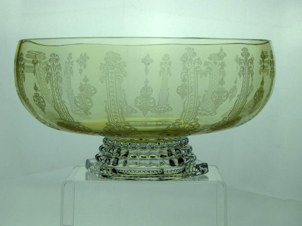 Heisey #3397 Gascony 10 inch Footed Floral Bowl, Sahara with #453 Inca Etch