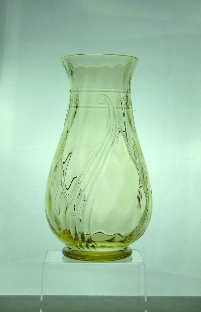 Heisey #4223 Swirl Vase, 12 inch, Sahara, wide optic, 1931-1937
